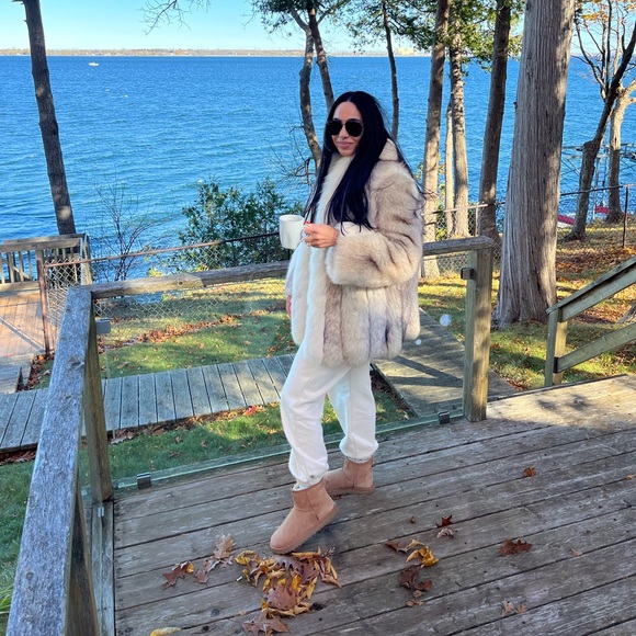 Meet your Posher, Jennifer - Picture 3 of 3